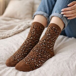 UNISEX AMERICAN EAGLE SNOOPY PEANUTS LEOPARD PRINT CREW SOCKS ONE SIZE NWT
